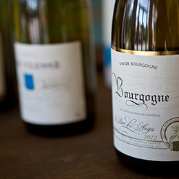 Bouteilles de vins de Bourgogne - © BIVB / www.armellephotographe.com
