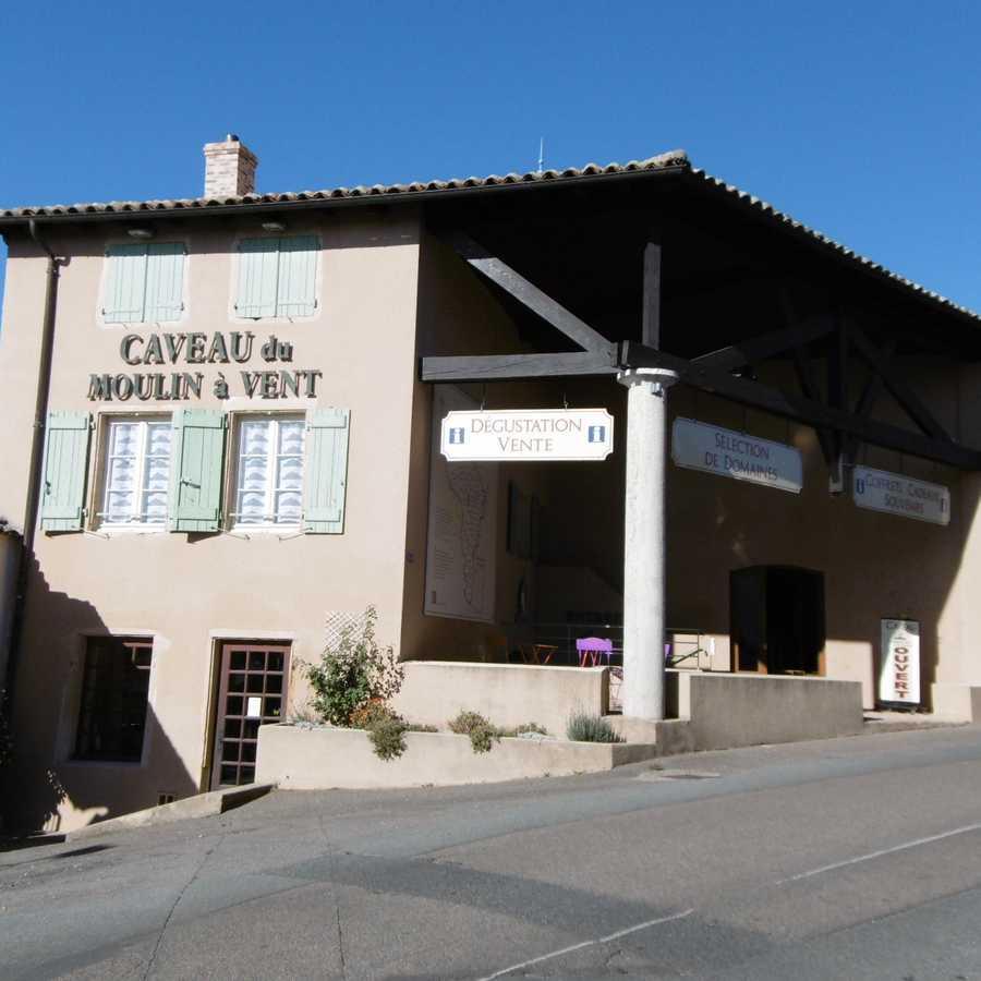 Caveau du Moulin à Vent Caveau du Moulin à Vent Caveau du Moulin à Vent Vignoble de Romanèche Thorins et son Moulin à vent