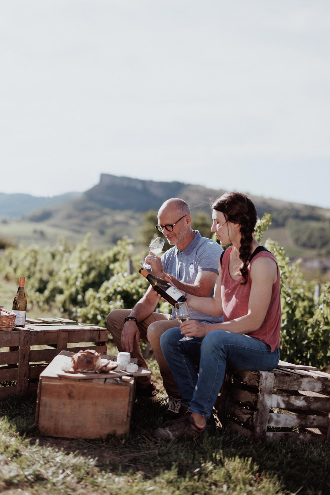 2X6A4985 - Casse croute dans les vignes - Sylvain Céline 2025-06_Jean-Loron_intuive_48 OK 2025-06_MJL-Auvigue_intuive_14 2025-06_MJL-Auvigue_intuive_38