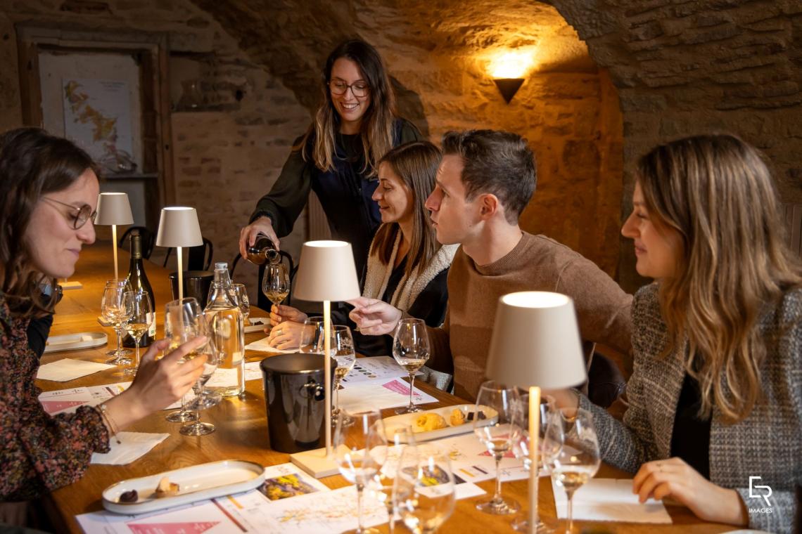016_ETIENNE RAMOUSSE_CHATEAU DE PIERRECLOS_VISITE & DEGUSTATION_SALLE DARMES_RESEAUX SOCIAUX