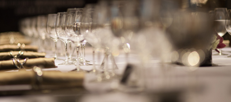 © BIVB / IMAGE & ASSOCIES Tasting on the occasion of a wedding