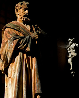 © BIVB / NARBEBURU S Statue of Hospices de Beaune
