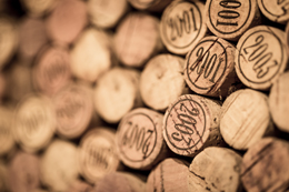 Cork stopper of the vintages of Bourgogne wines © BIVB / Aurélien IBANEZ