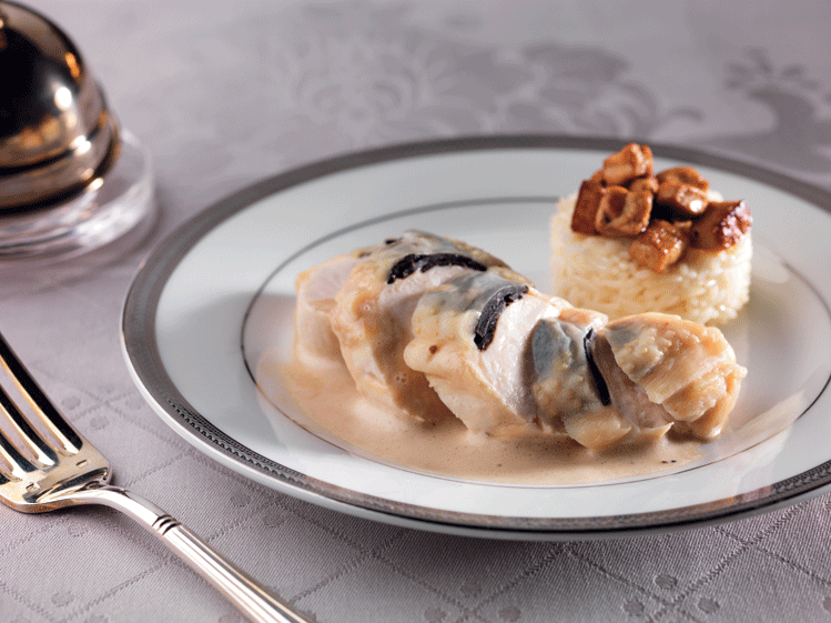 Suprêmes de volaille de Bresse à la truffe riz basmati et foie gras