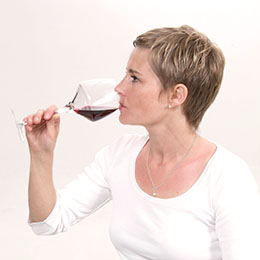 © BIVB - Tasting a red wine 