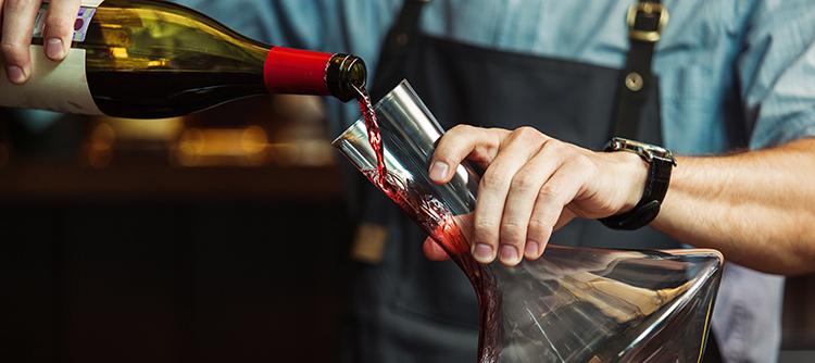 © BIVB / MONNIER H. Decanting of a Burgundy wine