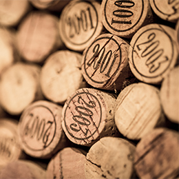Cork stopper of the vintages of Bourgogne wines © BIVB / Aurélien IBANEZ